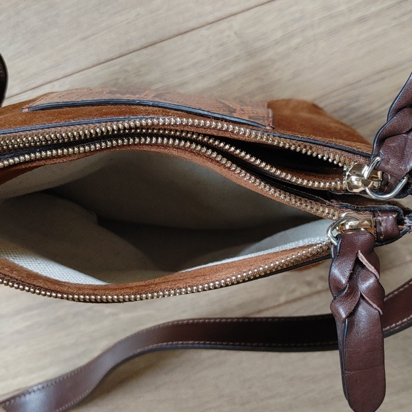 M. Gemi Suede Rosetta Crossbody Bag Italy - Picture 6 of 13